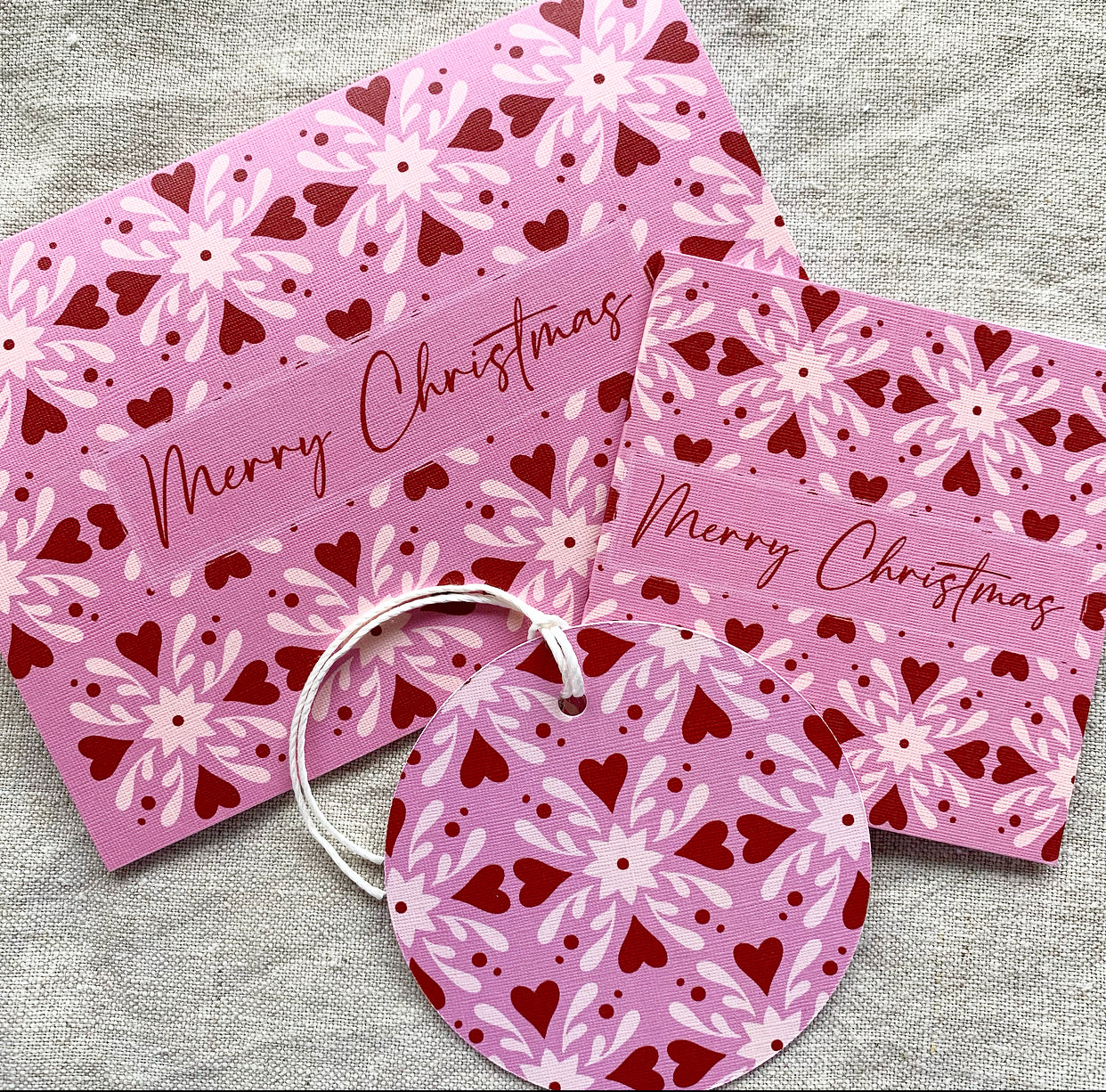 Round Christmas Love Gift Tag