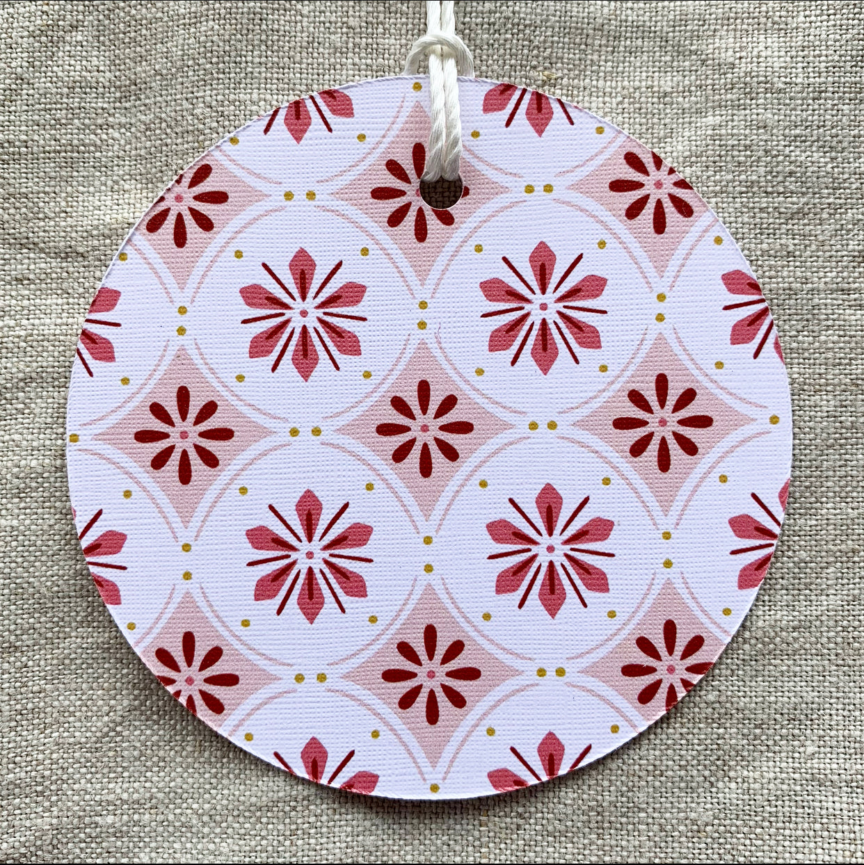Round Christmas Flowers Gift Tag